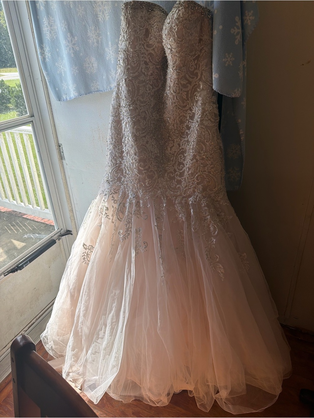 Womens Strapless Lace & Tulle wedding dress